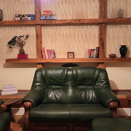 Large 2 Bed Holiday Let In Central Ystradgynlais Eksteriør billede