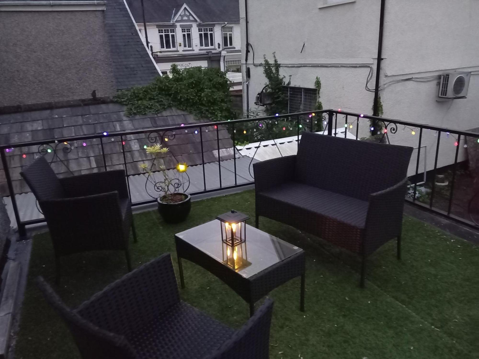 Large 2 Bed Holiday Let In Central Ystradgynlais Eksteriør billede